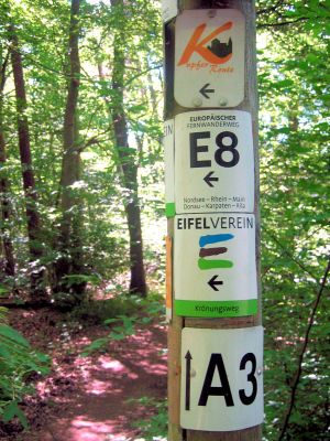 Markierungszeichen des Eifelvereins für die Wegearbeit